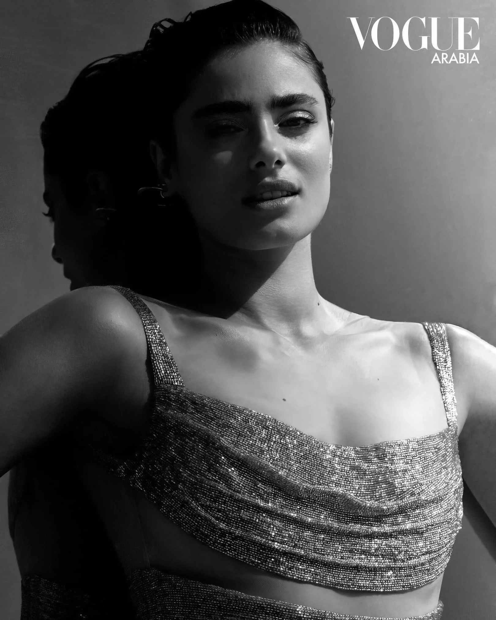 女性情報誌 Vogue Arabia Magazine December 2021 Taylor Hill in Vogue Arabia's Honoring UAE's Golden Jubilee